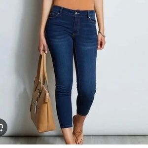 Tahari Rayon Denim Mid rise Hannah Capri